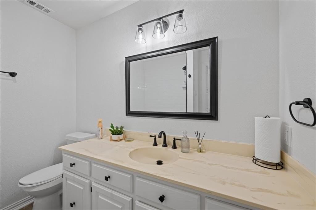 3925 Greenhills Ct W - Photo 7 of 40