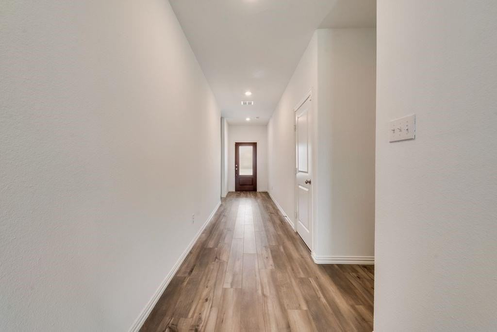 1833 Lake Grove Dr - Photo 3 of 27