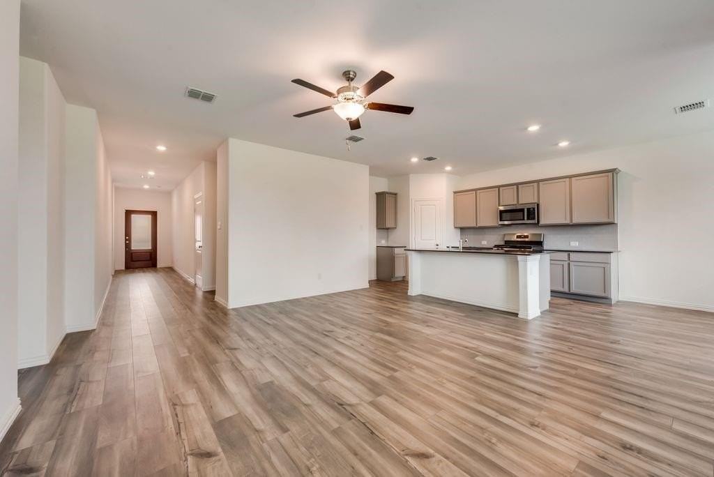 1833 Lake Grove Dr - Photo 4 of 27