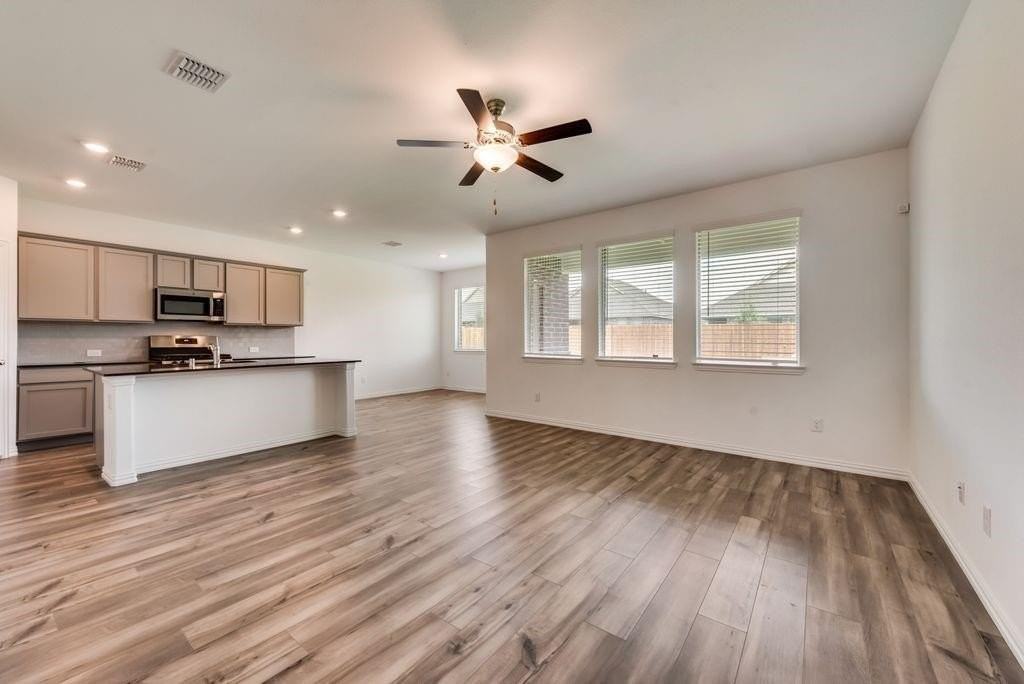 1833 Lake Grove Dr - Photo 5 of 27