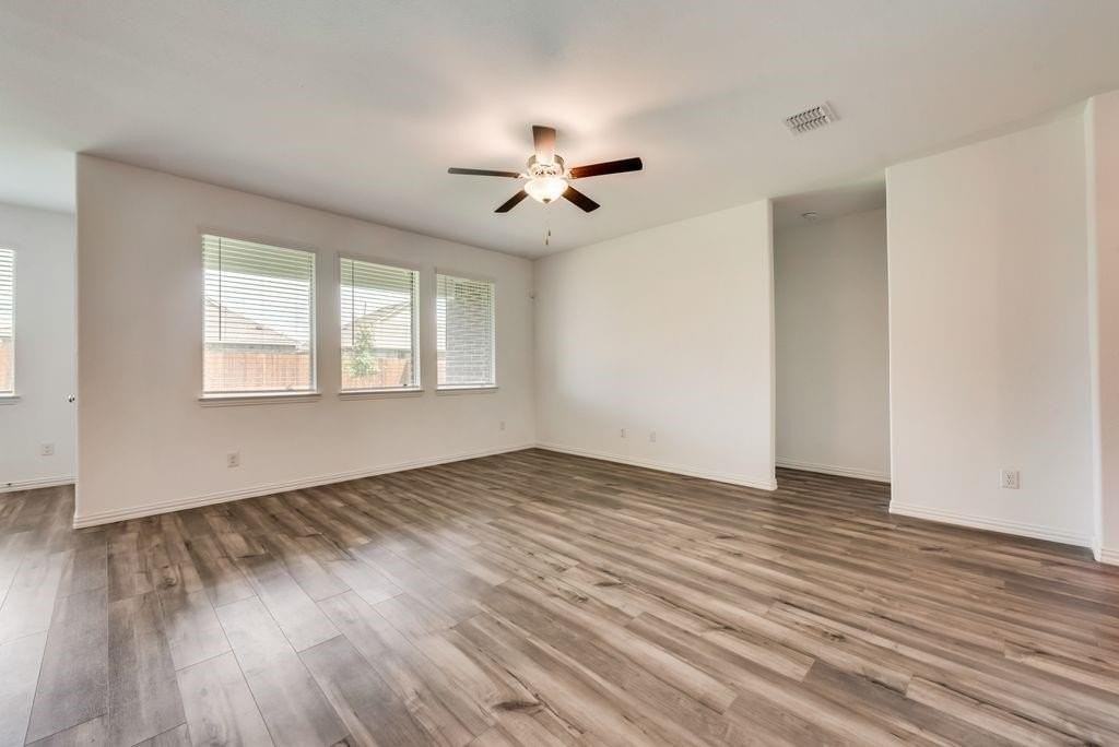 1833 Lake Grove Dr - Photo 6 of 27