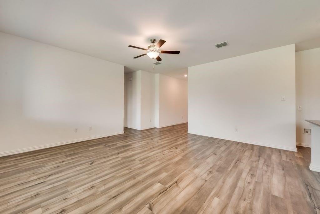 1833 Lake Grove Dr - Photo 7 of 27