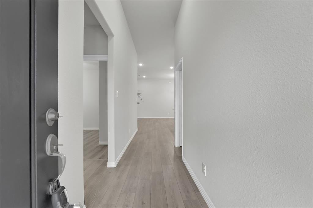 2514 Vera Way - Photo 4 of 28