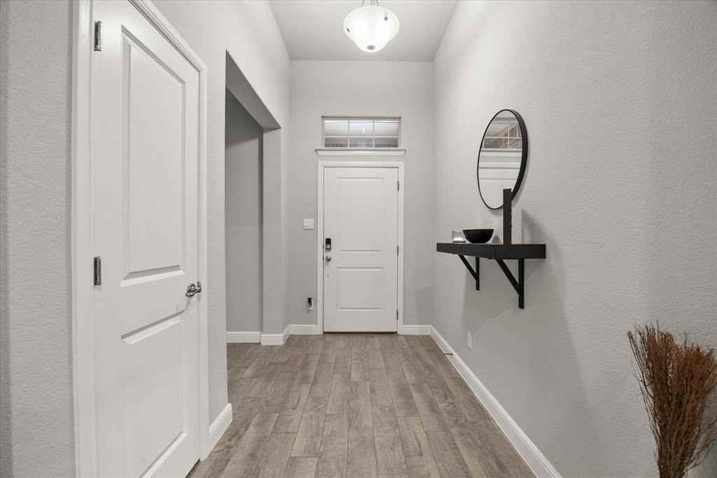 1009 Croxley Way - Photo 4 of 29