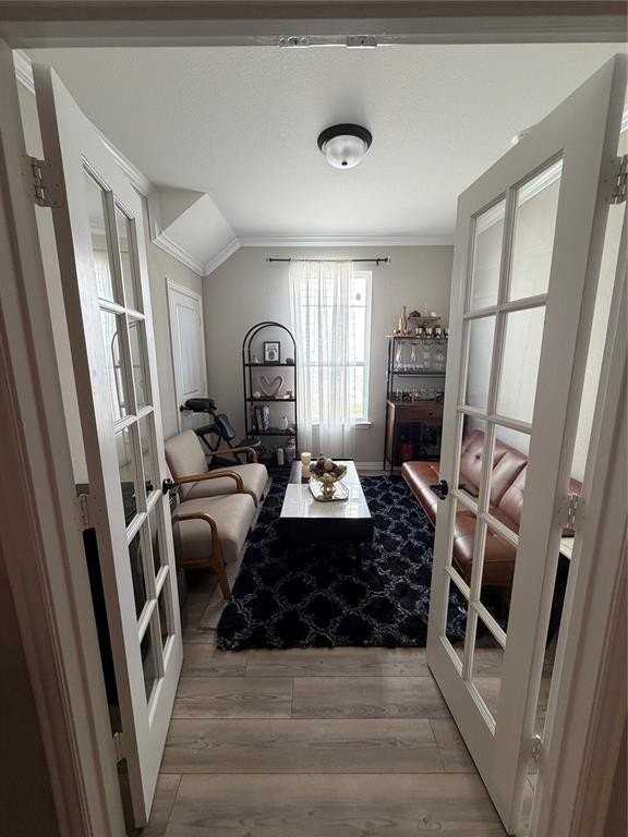 1300 Starling St - Photo 5 of 25