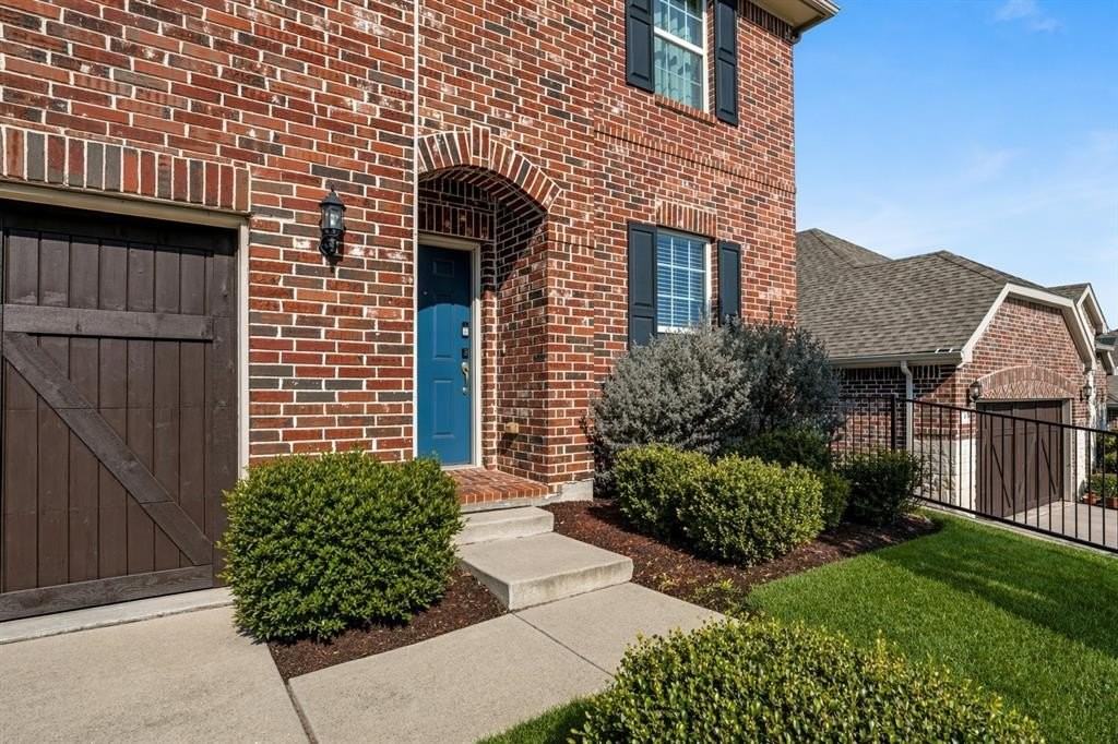 208 Copper Canyon Dr - Photo 2 of 21