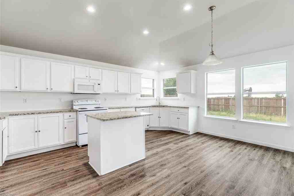 311 Charleston Dr - Photo 6 of 25