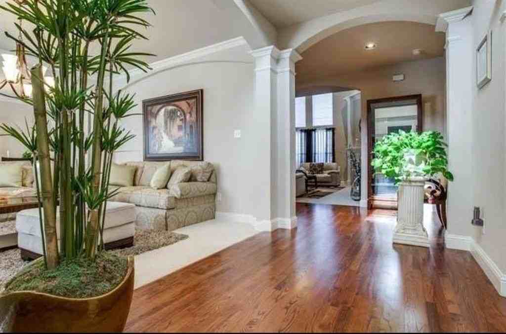 1706 Redbay Dr - Photo 2 of 6