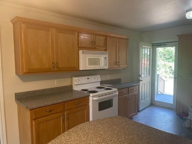 389 W Sloan St - Photo 5 of 13