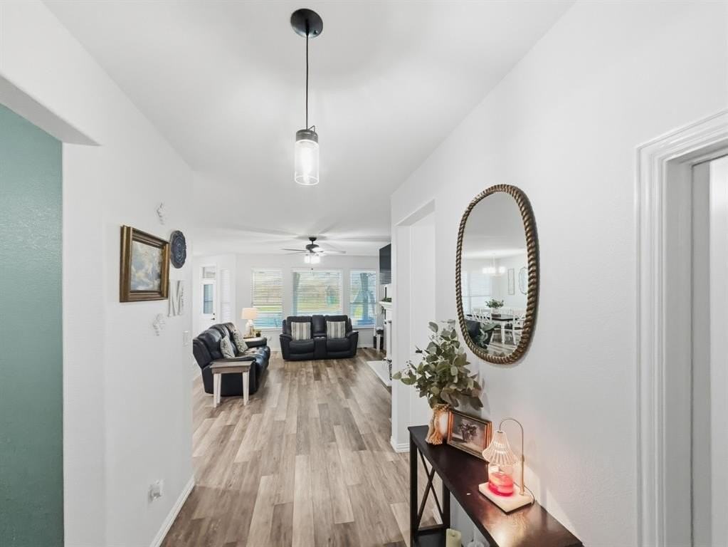 208 Crest Ln - Photo 3 of 36