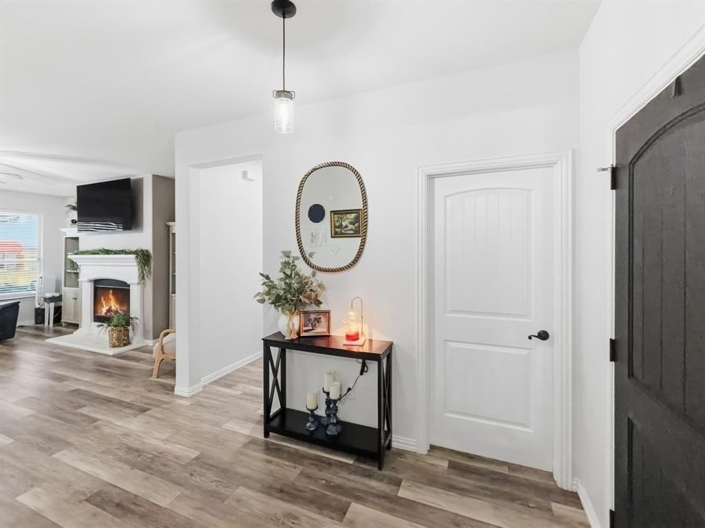 208 Crest Ln - Photo 4 of 36