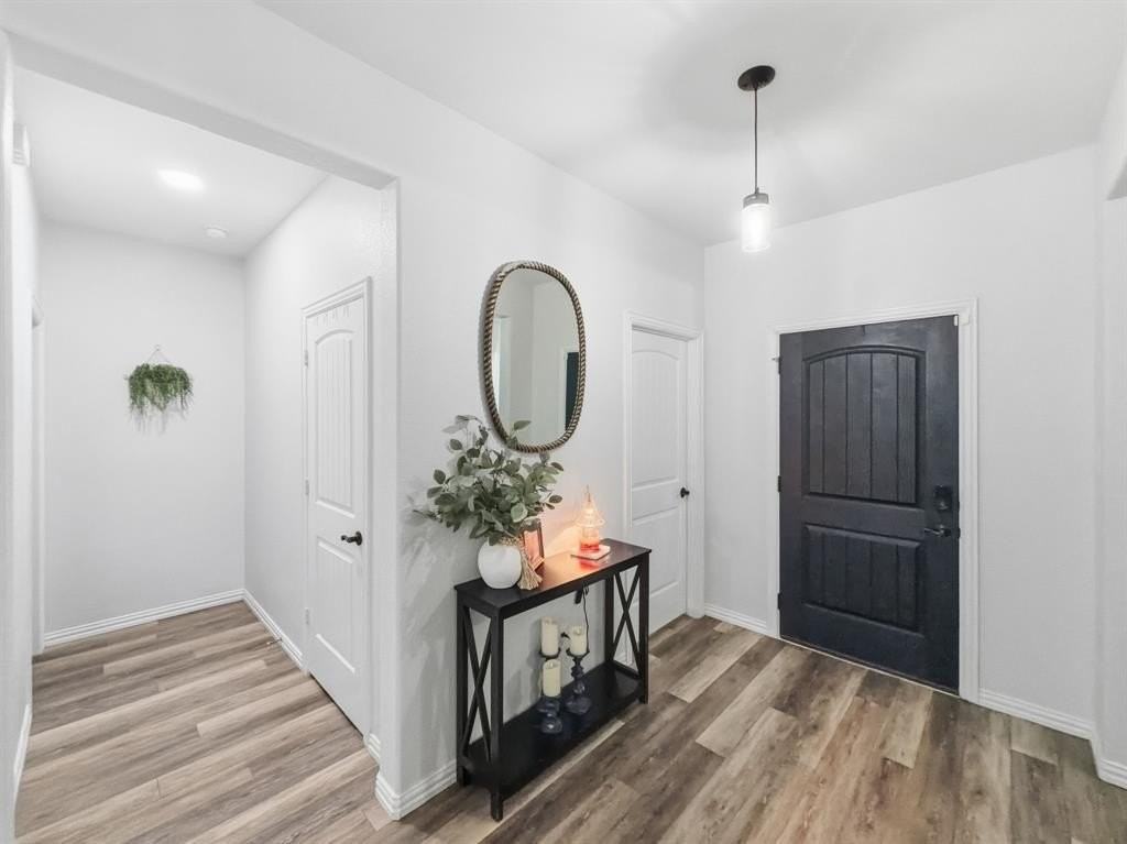 208 Crest Ln - Photo 5 of 36