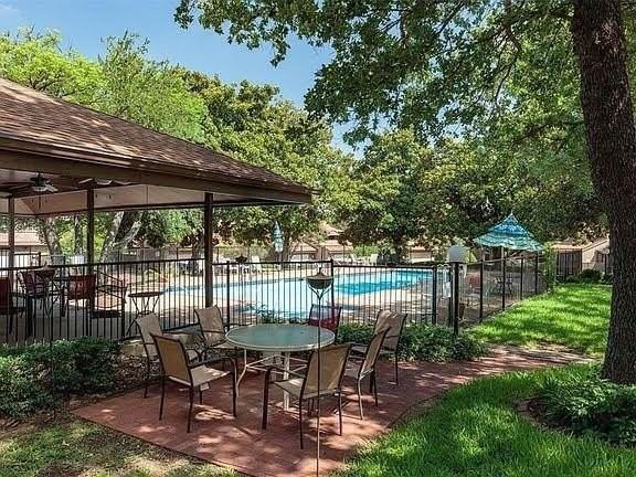 742 Oakwood Trl - Photo 2 of 24