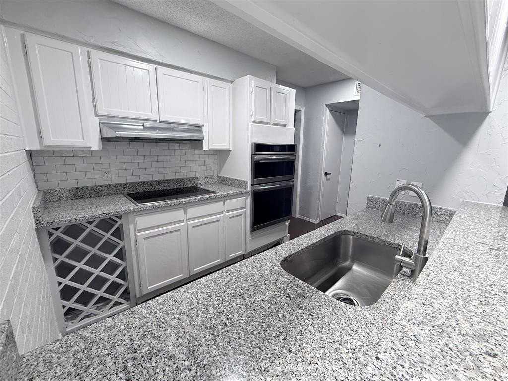 742 Oakwood Trl - Photo 3 of 24