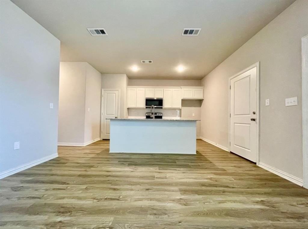 2841 Peony Dr - Photo 3 of 10