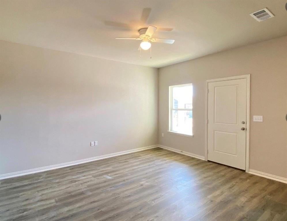 2841 Peony Dr - Photo 4 of 10