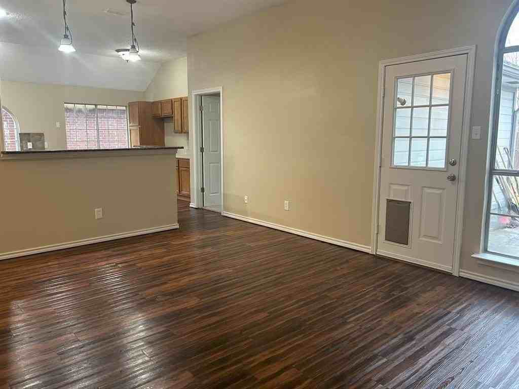 5002 Redwater Dr - Photo 7 of 19