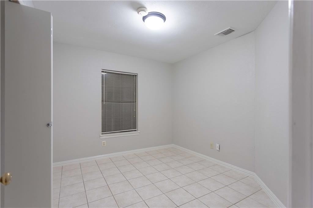 1308 Crestwood Ct - Photo 3 of 12