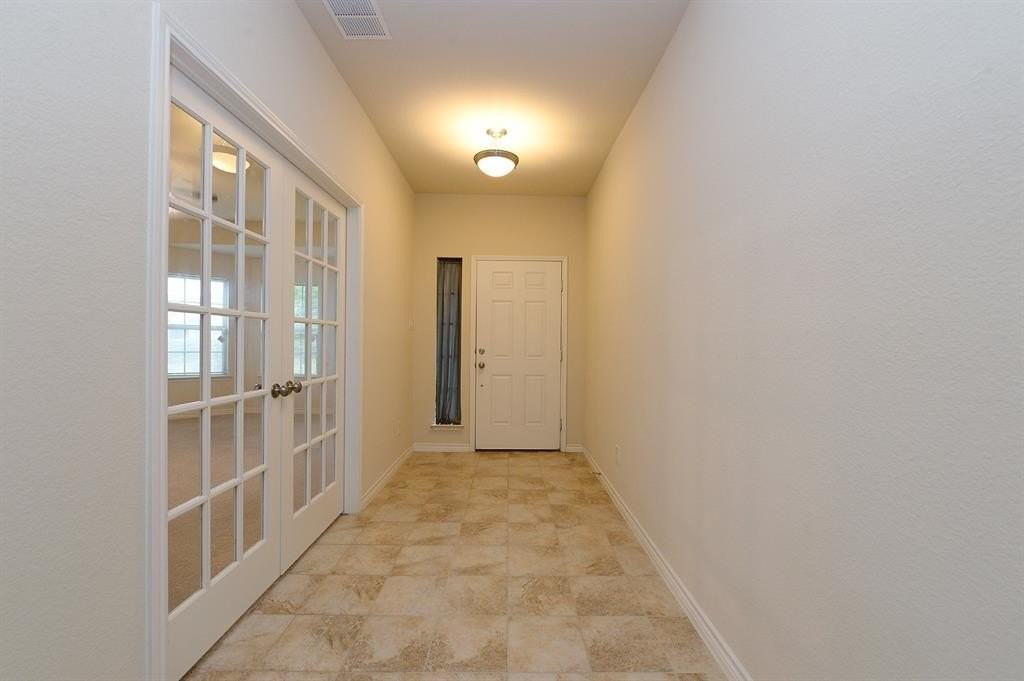 1917 Megan Creek Dr - Photo 2 of 20