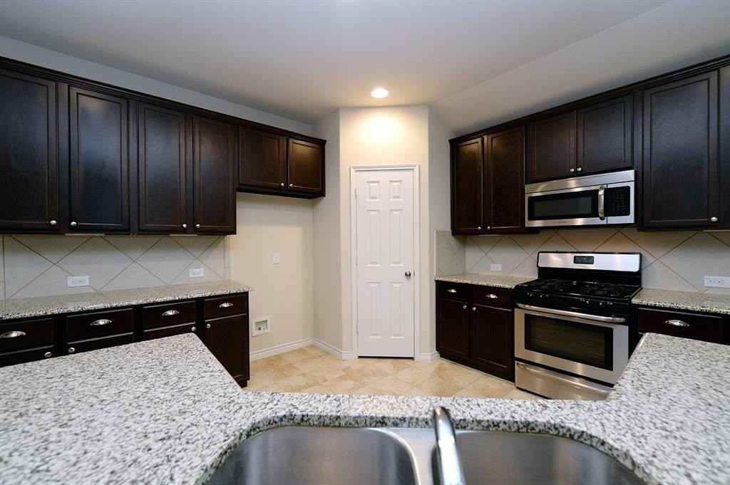 1917 Megan Creek Dr - Photo 6 of 20