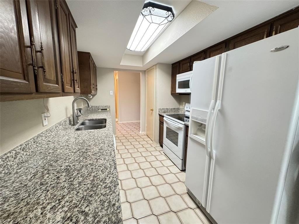 419 Shady Brook Dr - Photo 3 of 12