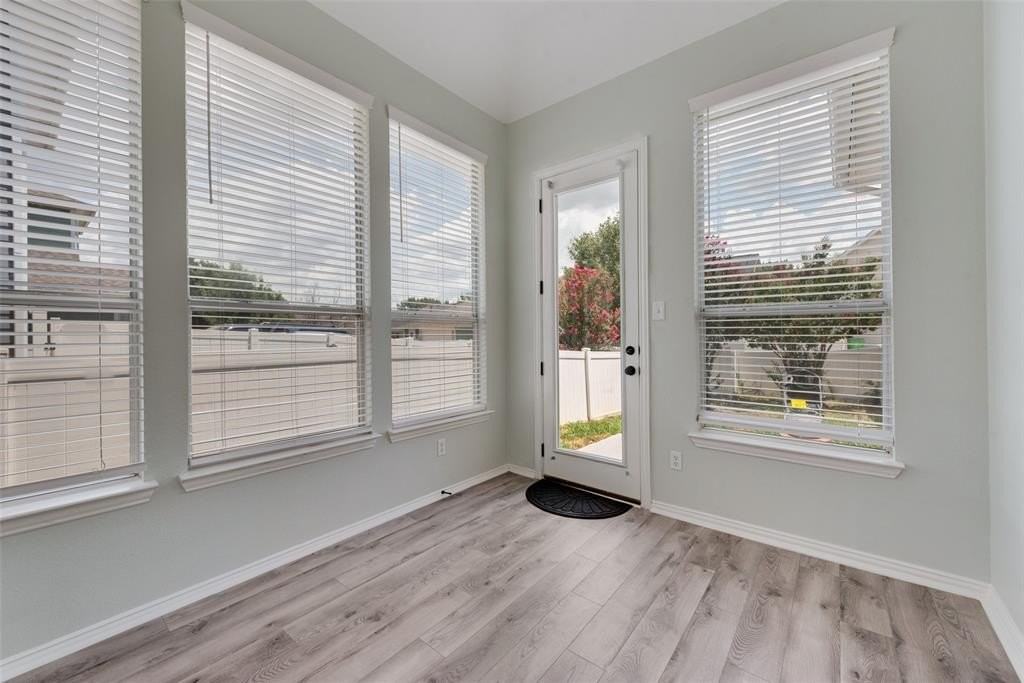 1128 Spanish Moss Dr - Photo 3 of 12