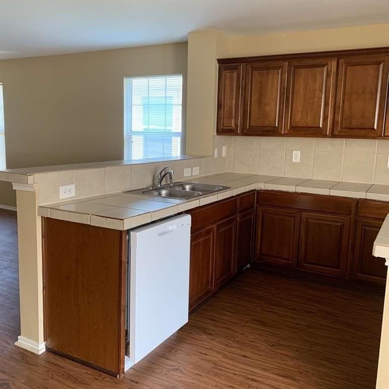 1434 Mission Hills Ln - Photo 4 of 26