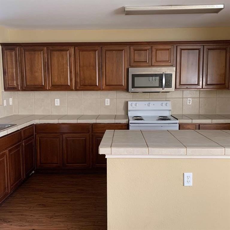 1434 Mission Hills Ln - Photo 5 of 26