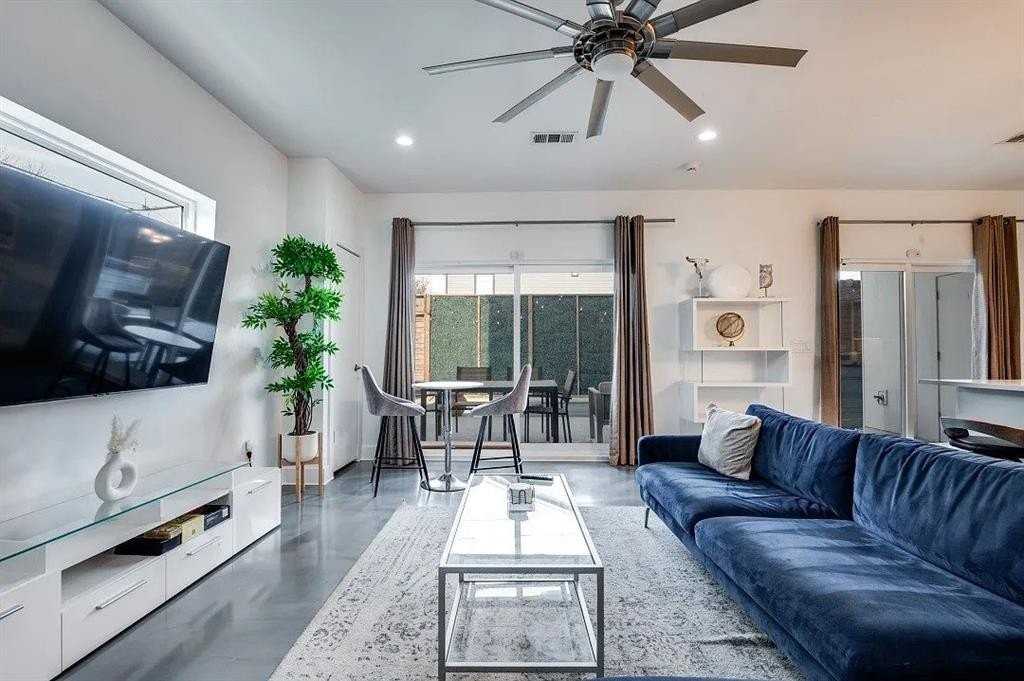 130 S Cisco St - Photo 4 of 25