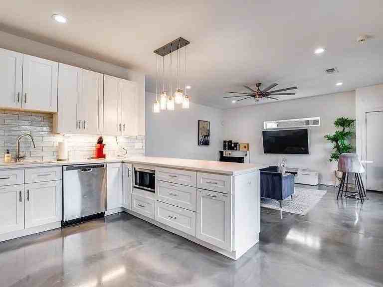 130 S Cisco St - Photo 6 of 25