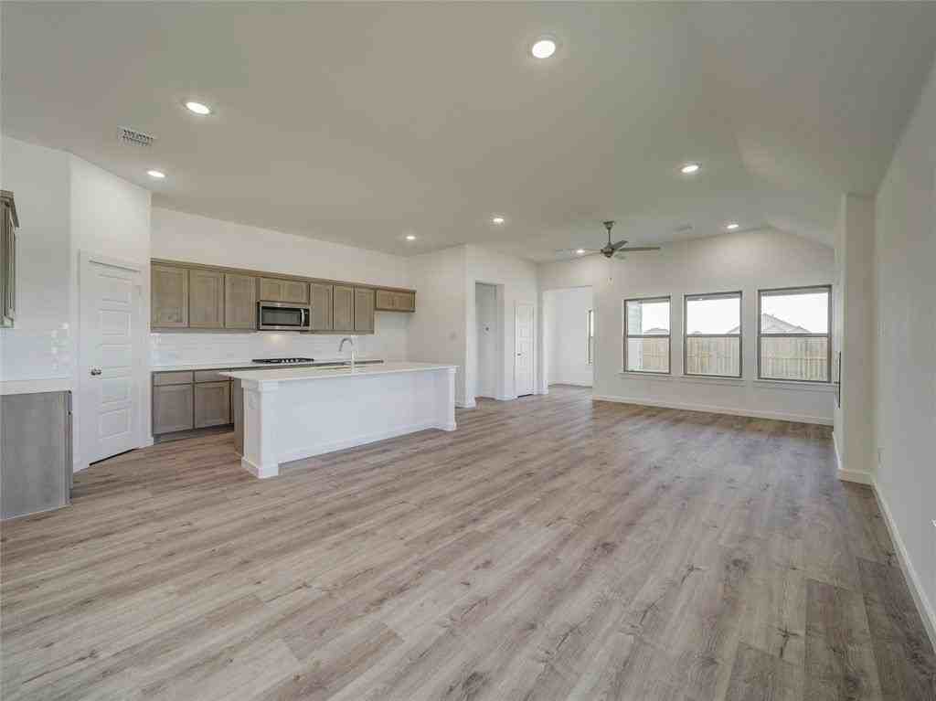 1424 Avondale Ct - Photo 2 of 36