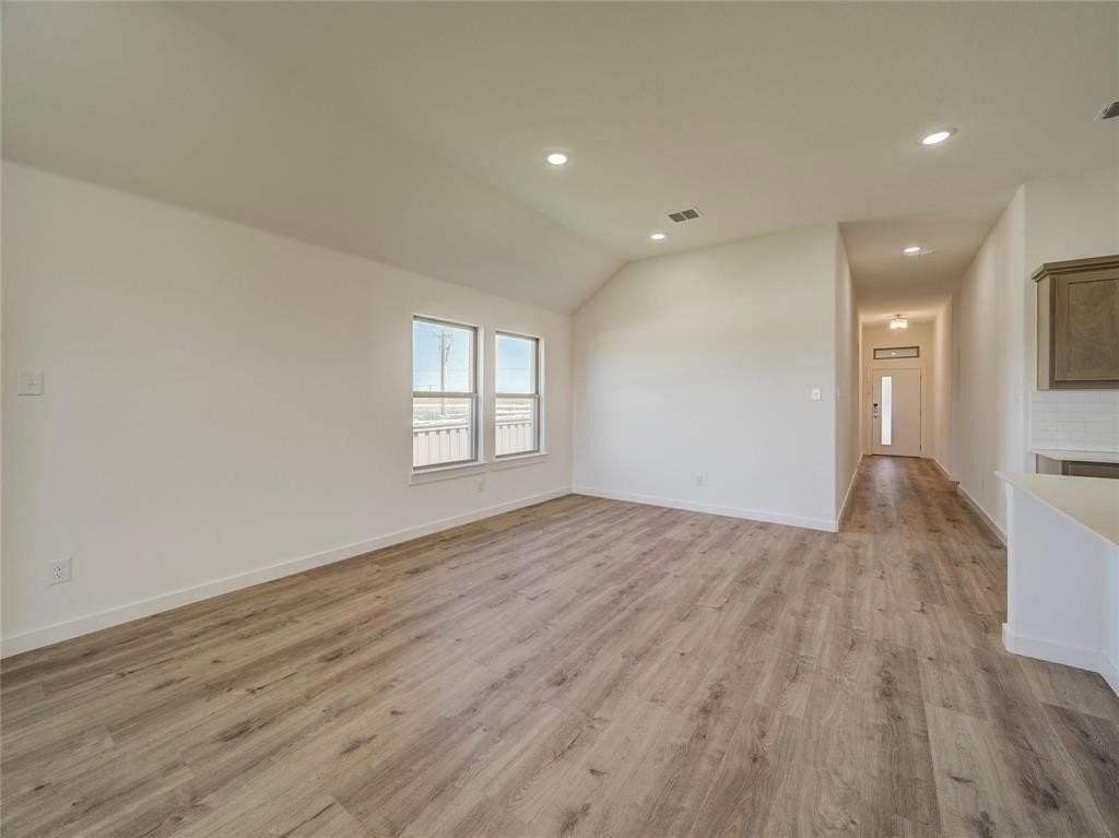 1424 Avondale Ct - Photo 3 of 36