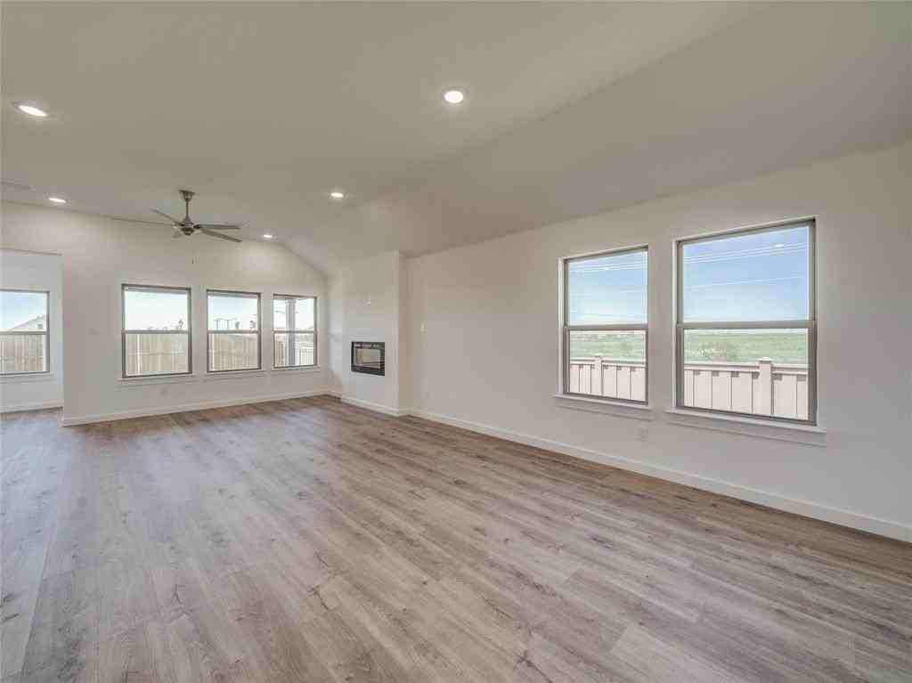 1424 Avondale Ct - Photo 6 of 36