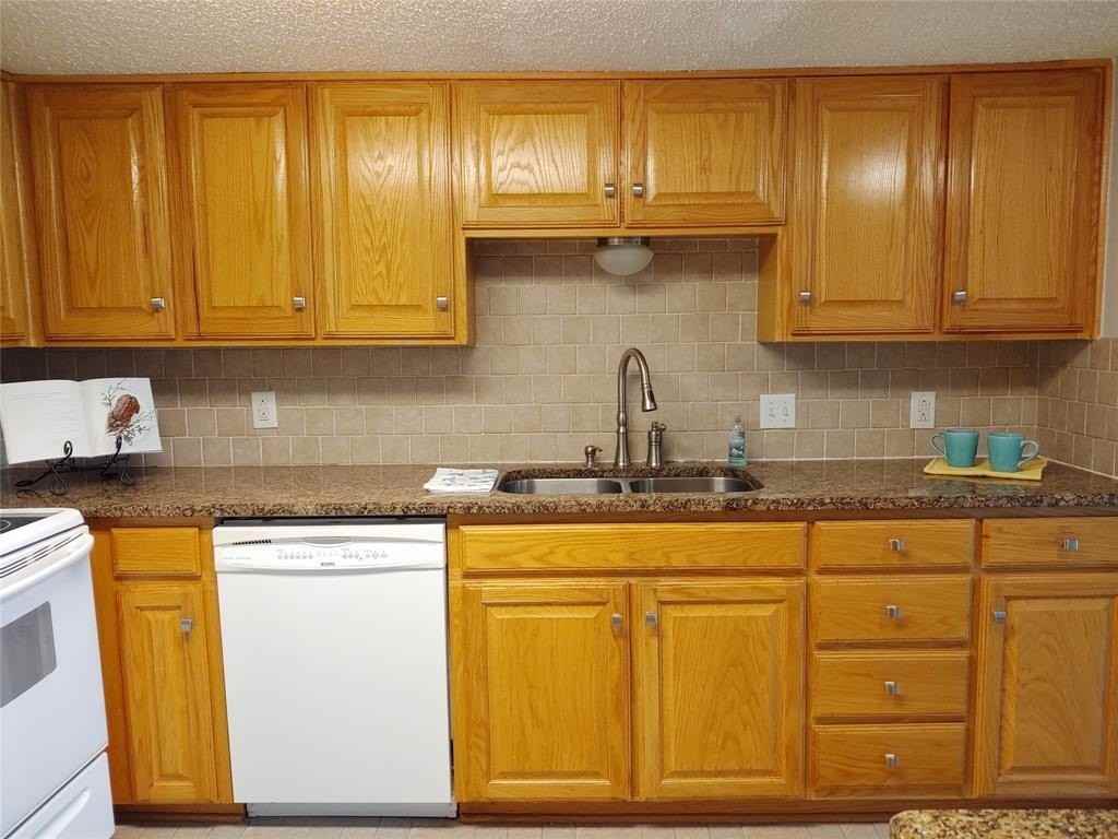 112 Harbor Dr #212 - Photo 7 of 14