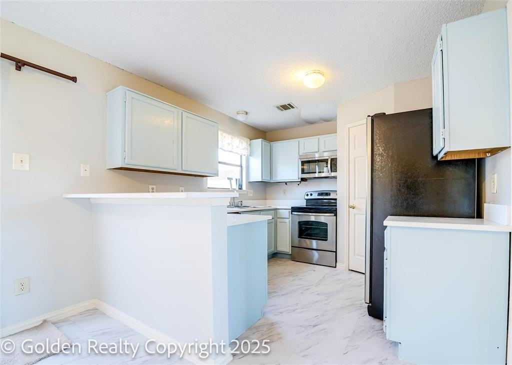 1408 Spring St - Photo 5 of 24