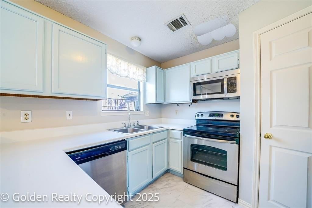 1408 Spring St - Photo 7 of 24