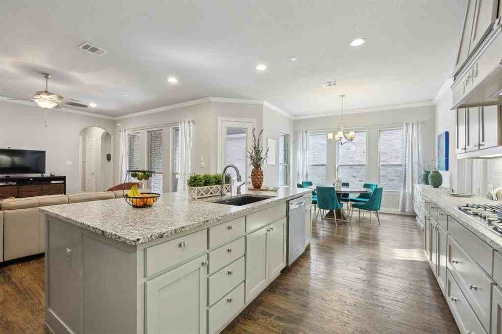 6936 Fairfield Ln - Photo 4 of 27