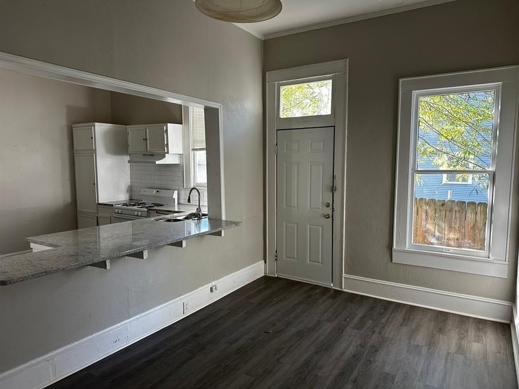 451 Dalzell St - Photo 4 of 11