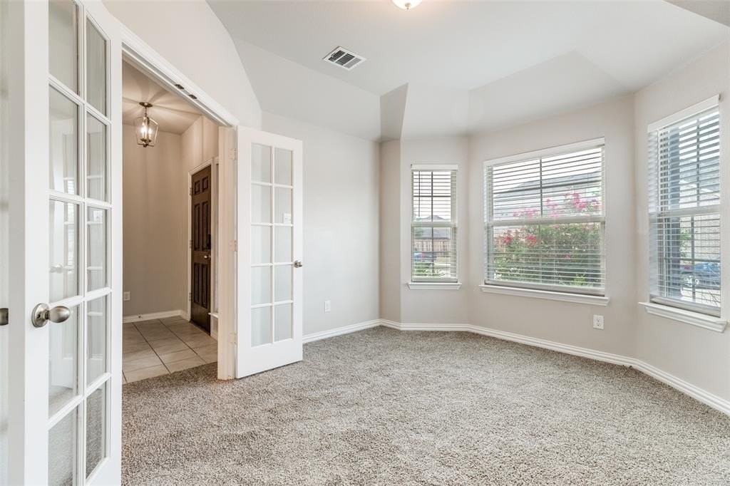 6214 Halton Dr - Photo 3 of 12