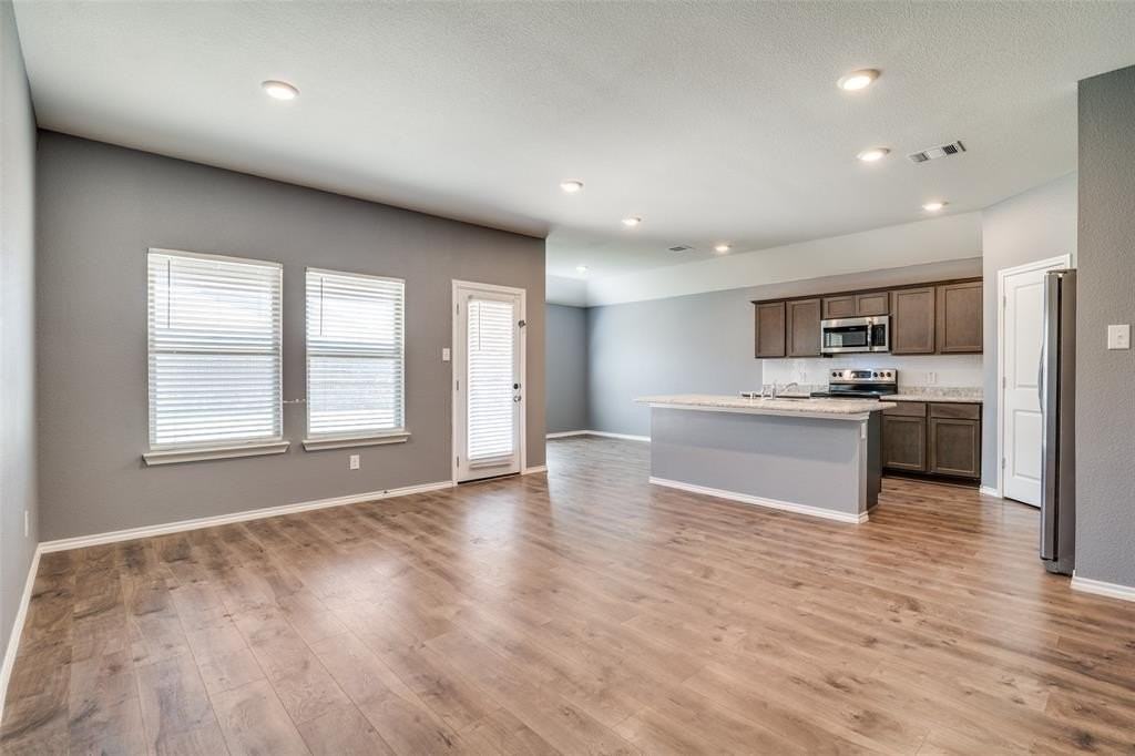 2124 Tulipwood Dr - Photo 2 of 12