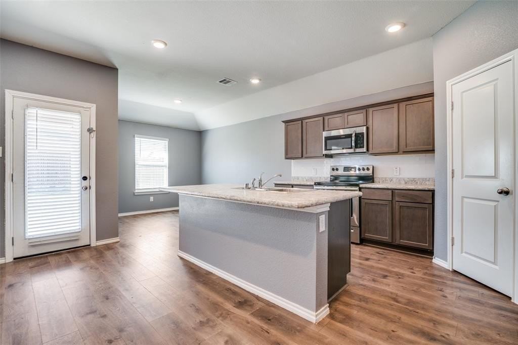 2124 Tulipwood Dr - Photo 3 of 12