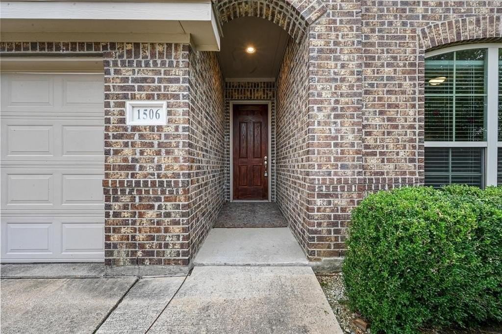 1506 Cowtown Dr - Photo 4 of 40