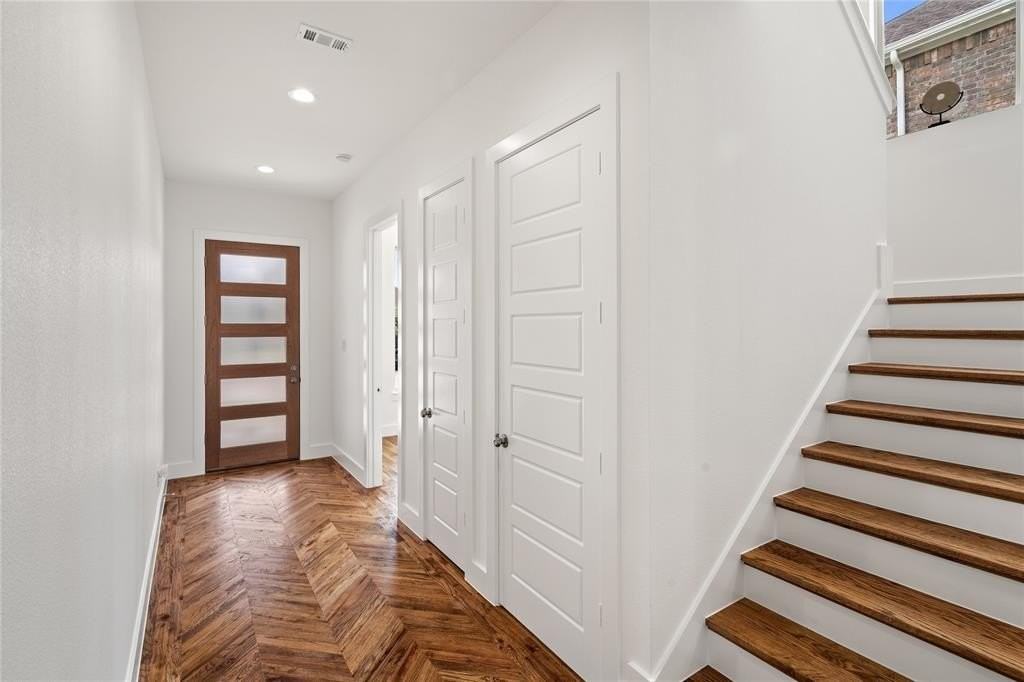 907 Saint George Pl - Photo 5 of 30