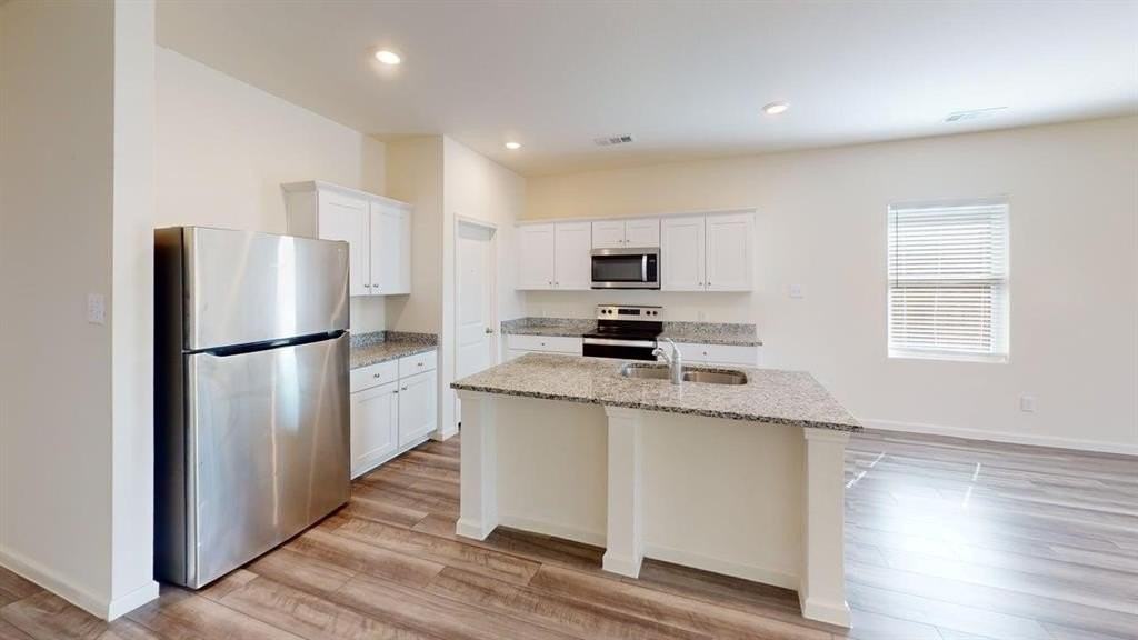 1825 Sandlin Dr - Photo 4 of 26