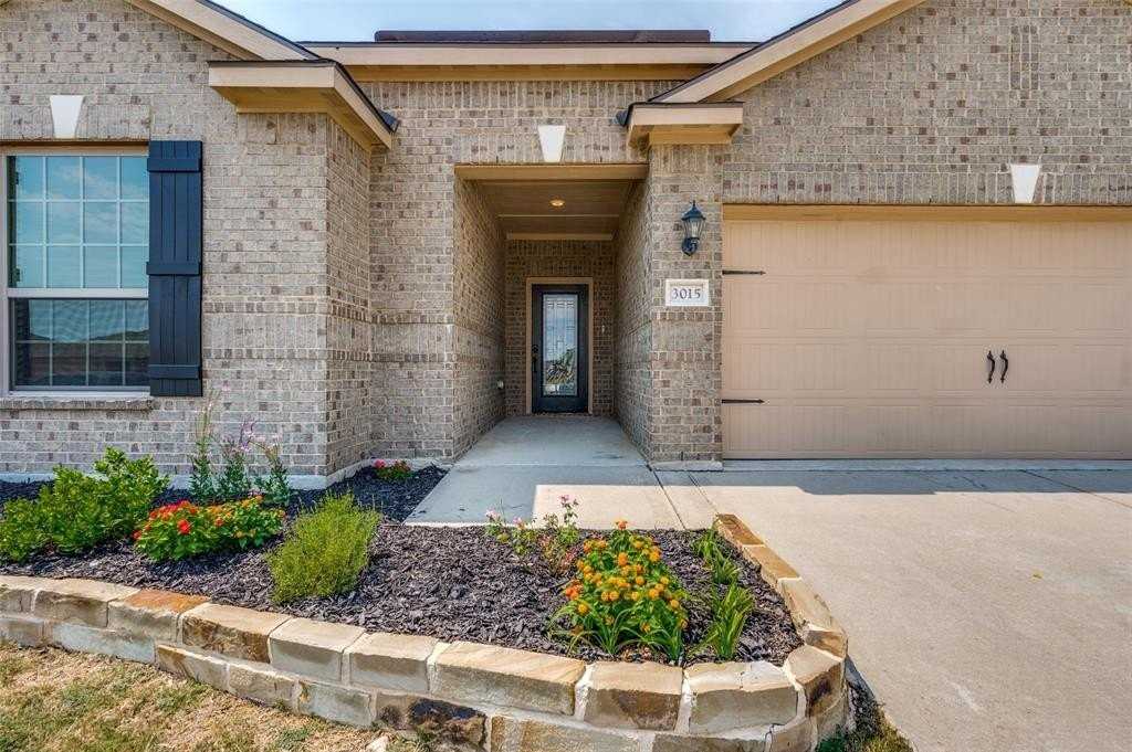 3015 Watercrest Dr - Photo 4 of 39