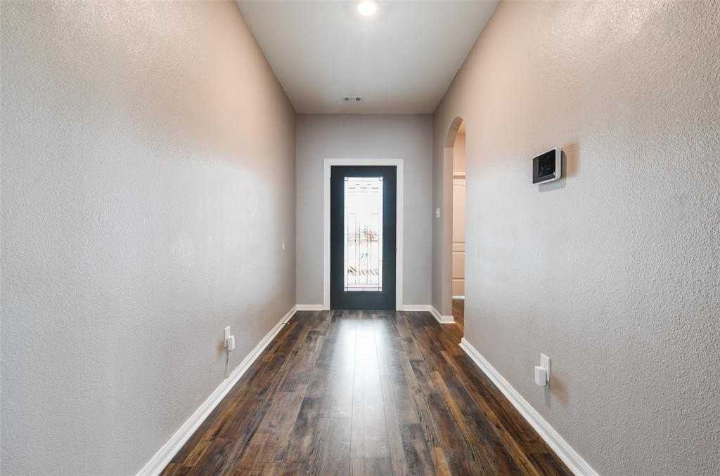 3015 Watercrest Dr - Photo 5 of 39