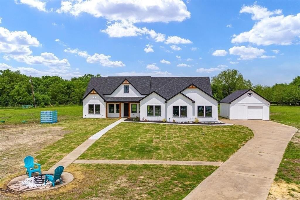 3756 Interstate Highway 30 E - Photo 2 of 20