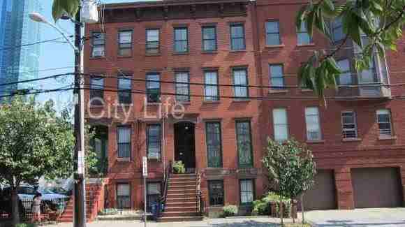 192 Washington St - Photo 2 of 7