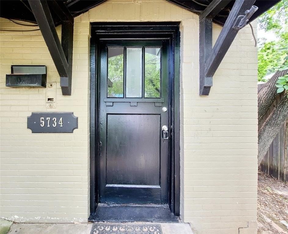 5734 Worth St - Photo 2 of 23