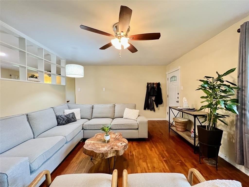 310 W 15th St - Photo 6 of 30